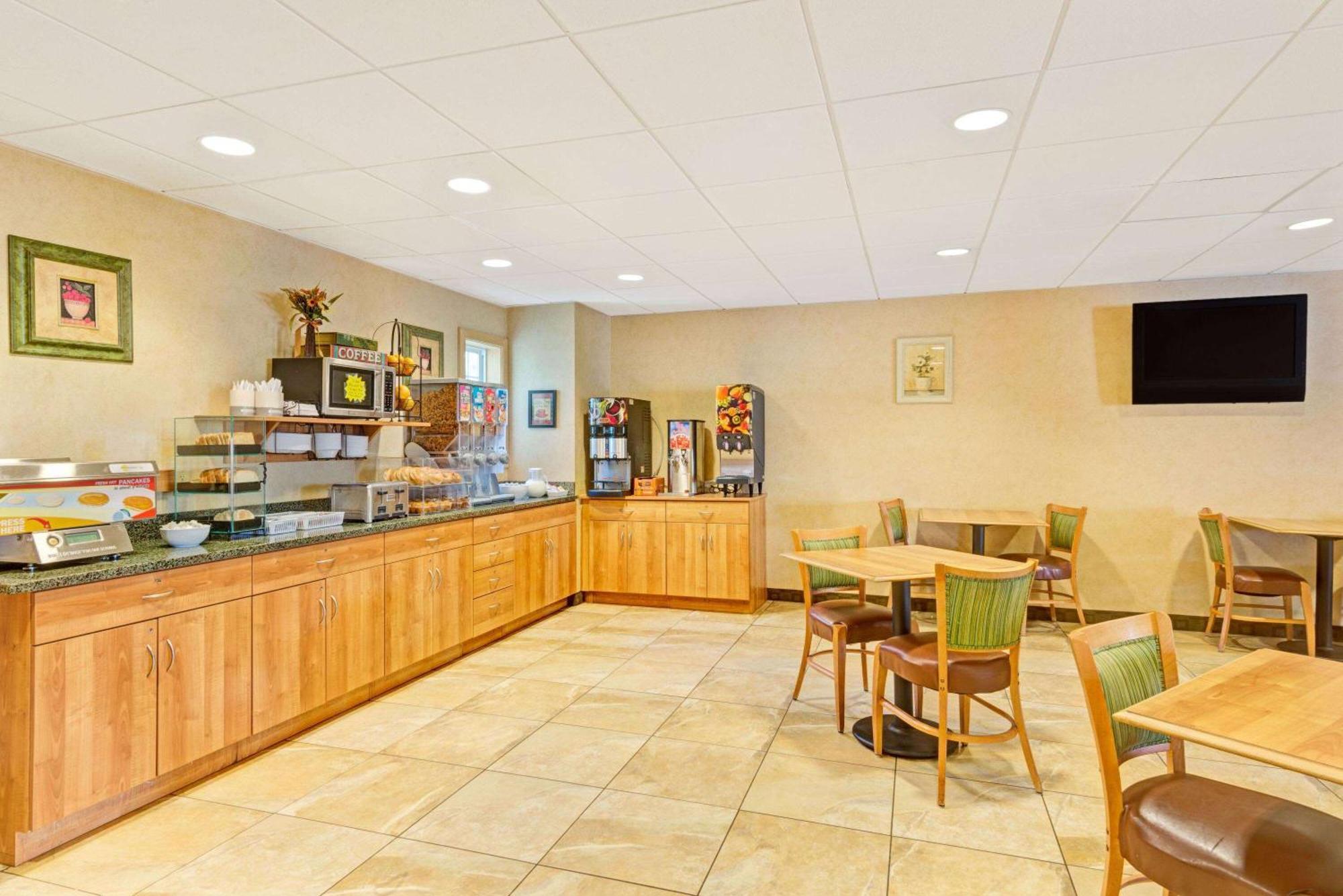 York Microtel Inn & Suites By Wyndham Exterior photo